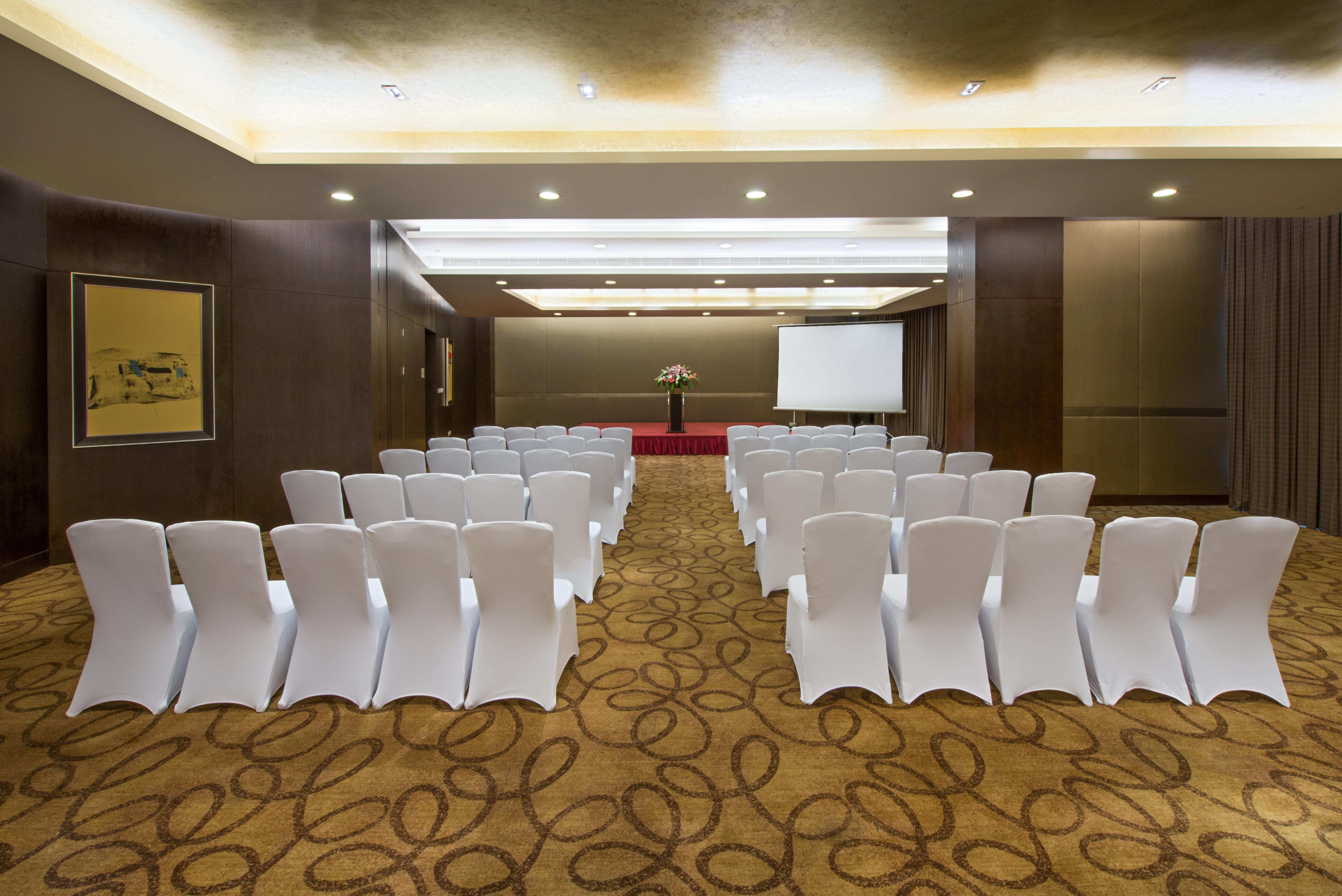 Crowne Plaza Shanghai Xiayang Lake By Ihg Qingpu Exterior photo